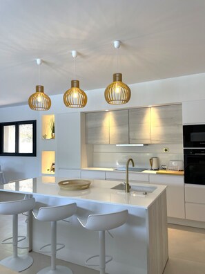 Frigorifero, microonde, forno, lavastoviglie