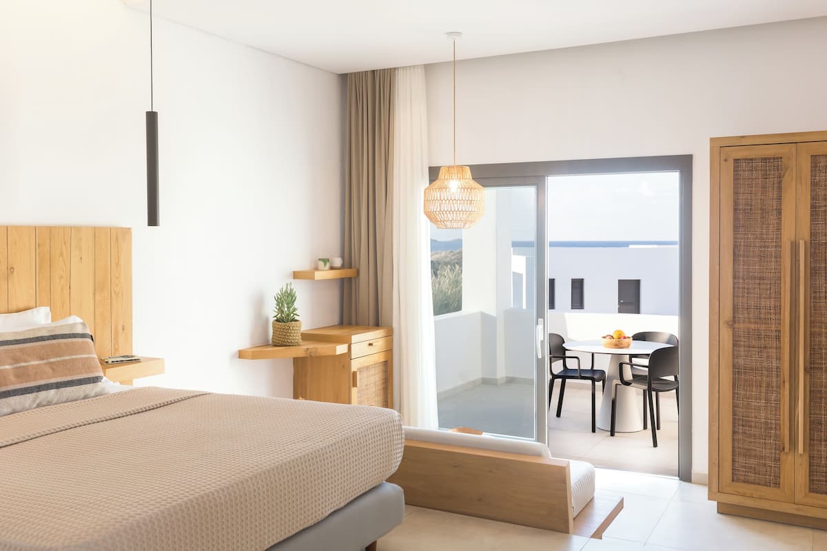 1 habitación, caja de seguridad en la habitación y escritorio