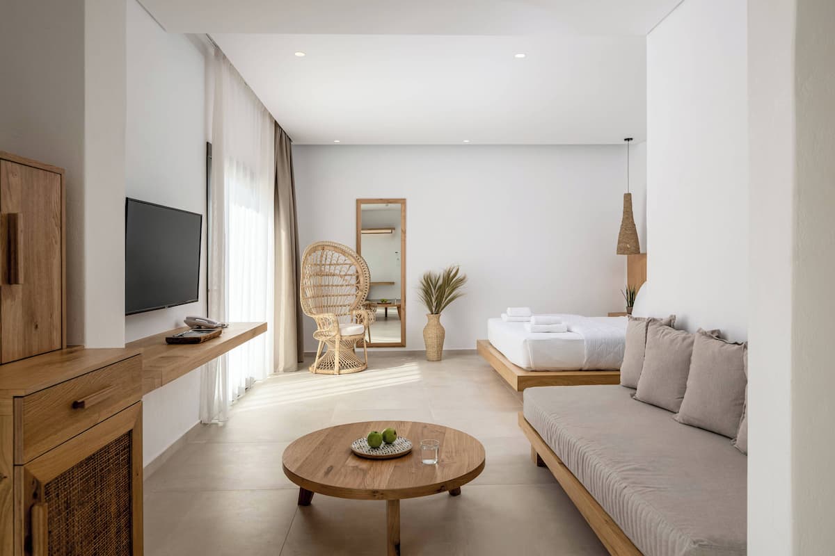 Sundunes Suite, 1 bedroom, sea view | 1 camera, una cassaforte in camera, una scrivania, insonorizzazione