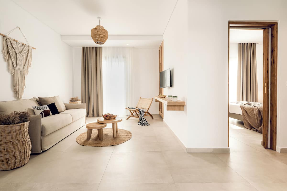 1 habitación, caja de seguridad en la habitación y escritorio