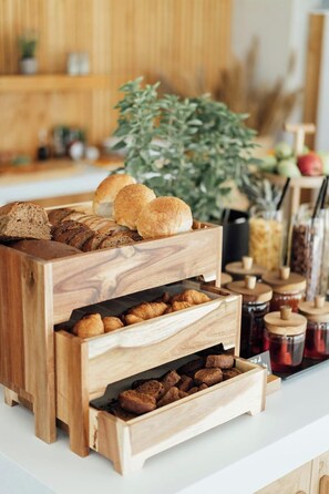 Free daily buffet breakfast