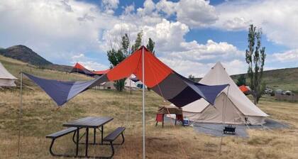 Lakefront bell tent1 near beach & starry night sky
