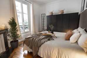 2 chambres, fer et planche à repasser, Wi-Fi, draps fournis