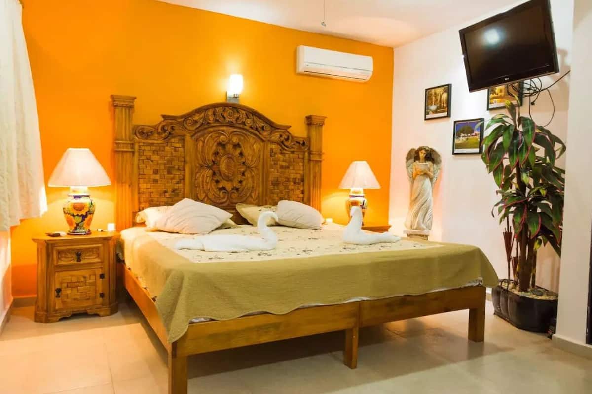1 bedroom, bed sheets