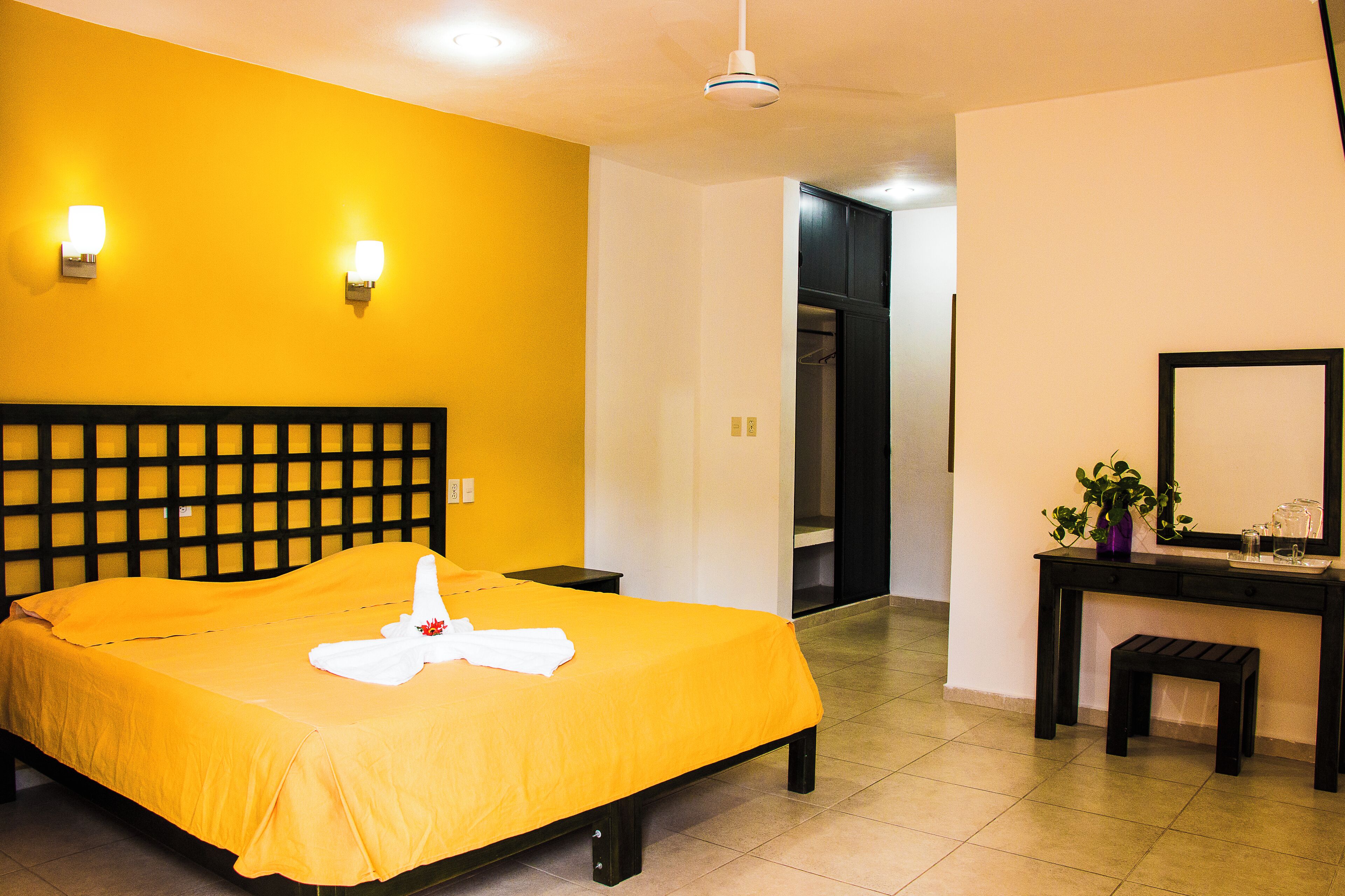 Classic Suite | Individually decorated, individually furnished, desk, laptop workspace