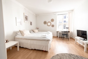 Standard Studio | 1 bedroom, iron/ironing board, cribs/infant beds, free WiFi