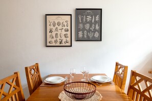 Standard Studio | In-room dining - 2ndhomes Bright and Cozy Studio (Helsinki)