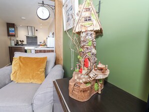 Cottage | Living area - The Nail Shed (Scarborough)