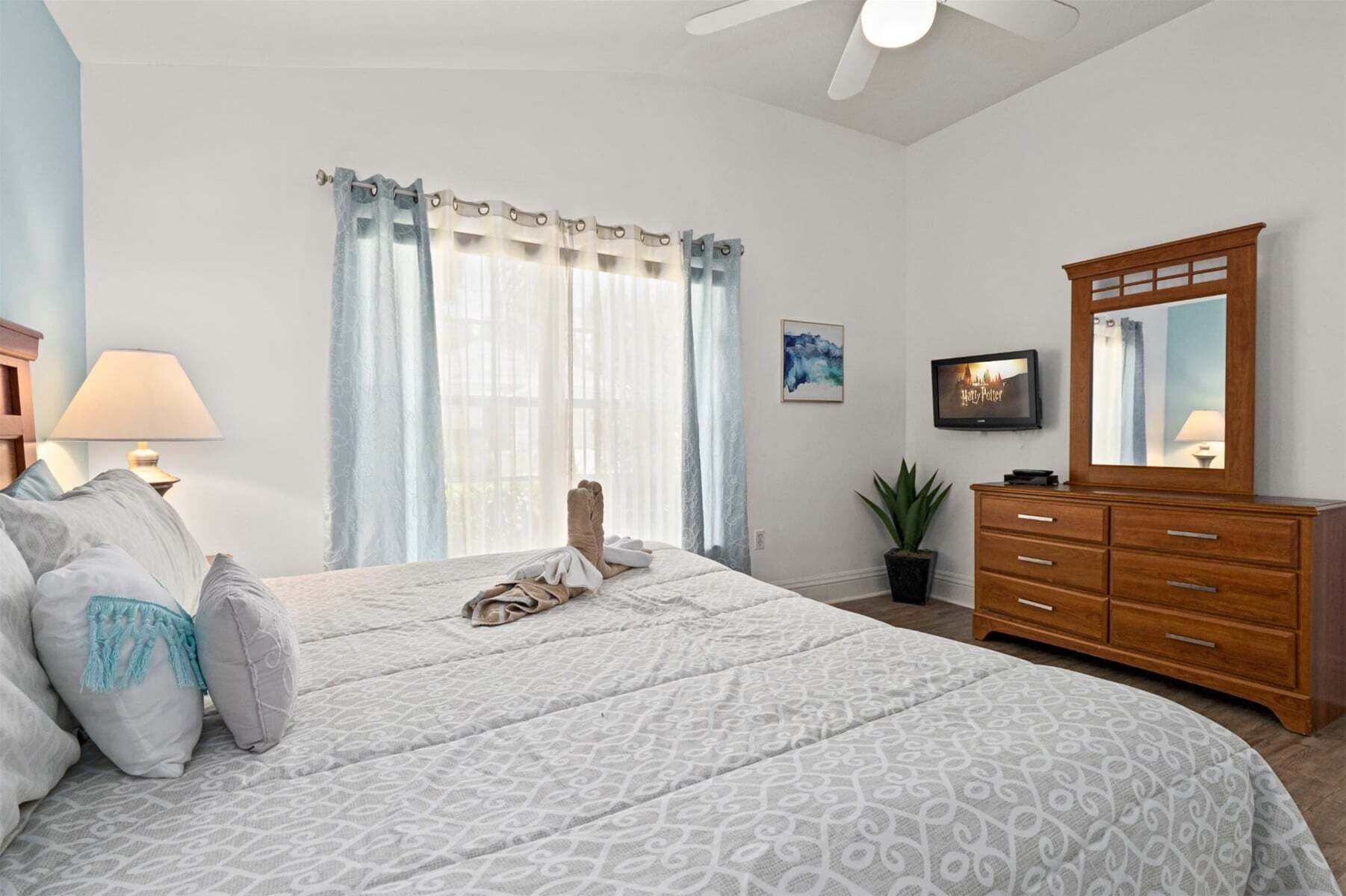 4 bedrooms, iron/ironing board, free WiFi, bed sheets