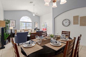 Dining - 618 - Bright 4 Bedroom Villa w/ Private SE Pool Near Disney (Davenport)