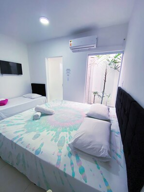 Decoración personalizada, wifi gratis y ropa de cama