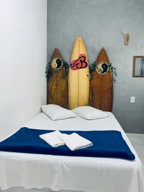 Standard Double Room, Private Bathroom | Individually decorated, free WiFi, bed sheets - Pousada Praia do Tombo (Guarujá)