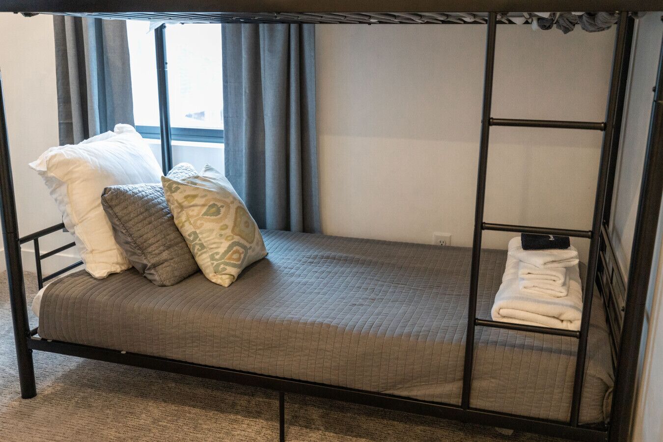 3 chambres, bureau, Wi-Fi gratuit, draps fournis