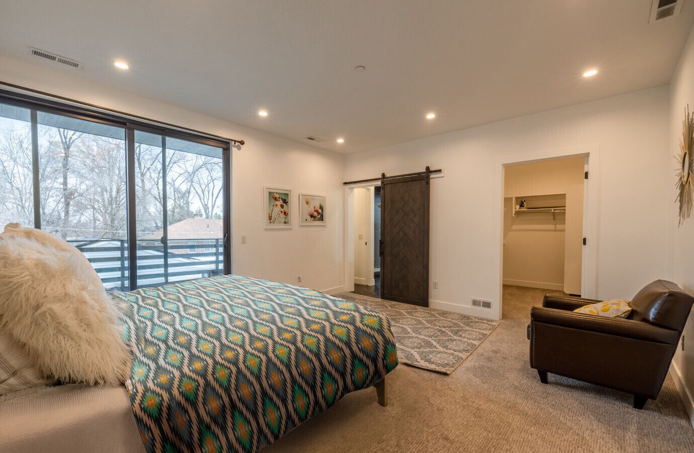 3 slaapkamers, een bureau, gratis wifi, beddengoed