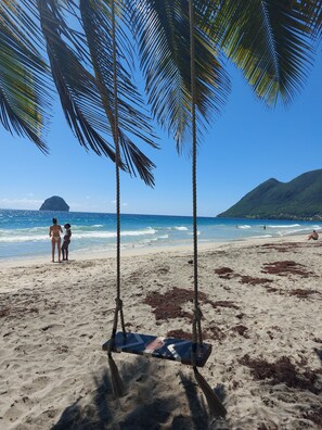Espreguiçadeiras, toalhas de praia 