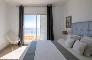 4 bedrooms, iron/ironing board, travel cot, WiFi