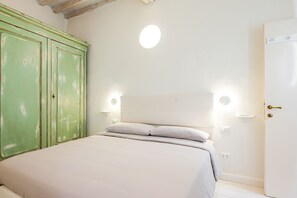 1 slaapkamer, een strijkplank/strijkijzer, gratis wifi, beddengoed