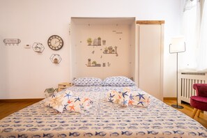 1 habitación, tabla de planchar con plancha, wifi gratis y ropa de cama