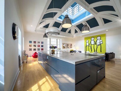 Family home in an old gym with1k sqft party room just 1 min walk from George St