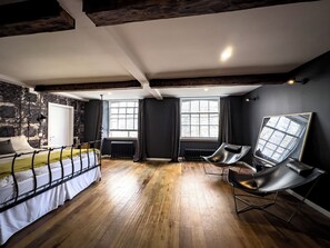 6 bedrooms, iron/ironing board, travel cot, free WiFi