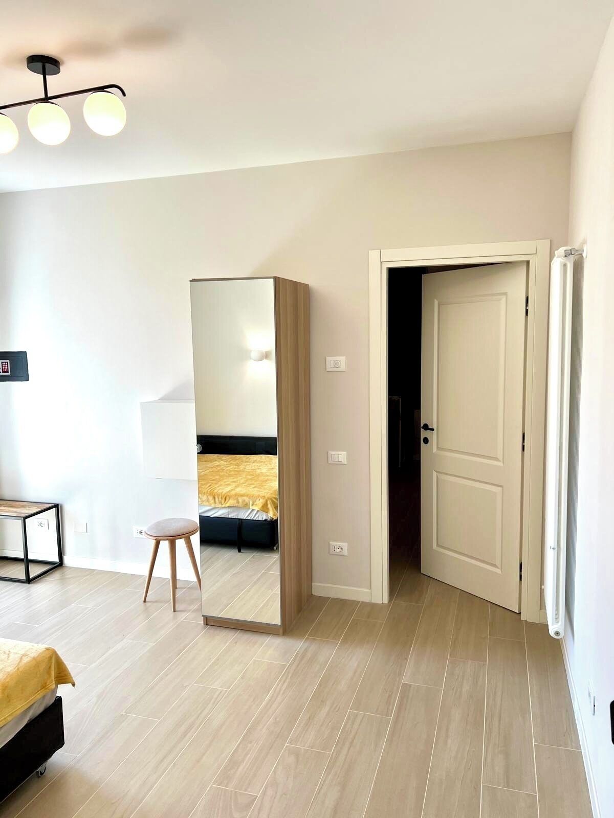 2 bedrooms, in-room safe, desk, soundproofing