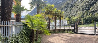 Beautiful Riva del Garda 2BR apartment with A/C! Sleeps 6 people + Free Parking