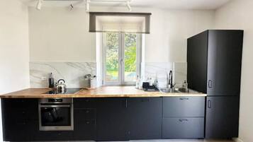 冰箱、微波炉、烤箱、炉灶