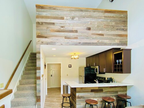 SKI-IN, SKI-OUT LOFT! IN the HEART of JIMINY PEAK VILLAGE! LIFT and MT. VIEWS!