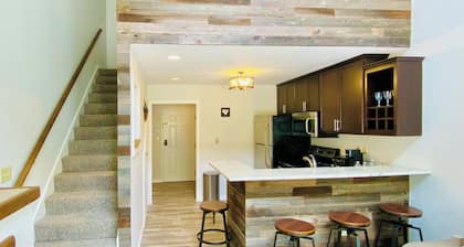 SKI-IN, SKI-OUT LOFT! IN the HEART of JIMINY PEAK VILLAGE! LIFT and MT. VIEWS!