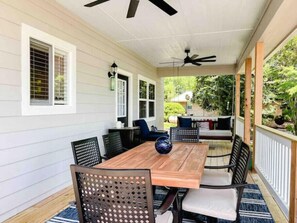 Outdoor dining - Lakeview Oasis (Nevada)