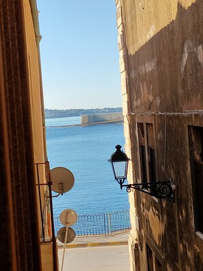 Property grounds - Palazzo Gancia Ortigia 1600...Sleep in History. House/Museum 10 meters from the sea (Siracusa)