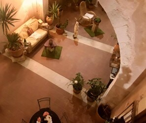 Living area - Palazzo Gancia Ortigia 1600...Sleep in History. House/Museum 10 meters from the sea (Siracusa)