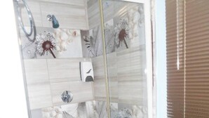 Cottage | Bathroom - Travelnest Tranquility Tiny Home (Johannesburg)