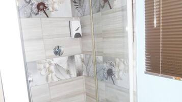 Cottage | Phòng tắm | Buồng tắm vòi sen