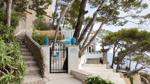 A stone staircase leading to a white building with a blue door and a sign reading "CASA SABRINA". - Villa Sabrina by Elite Villas (Capri)