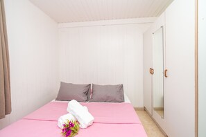2 bedrooms, free WiFi, bed sheets