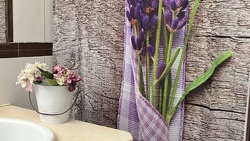 Handtücher, Seife, Toilettenpapier