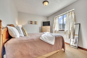 3 bedrooms, WiFi, bed sheets