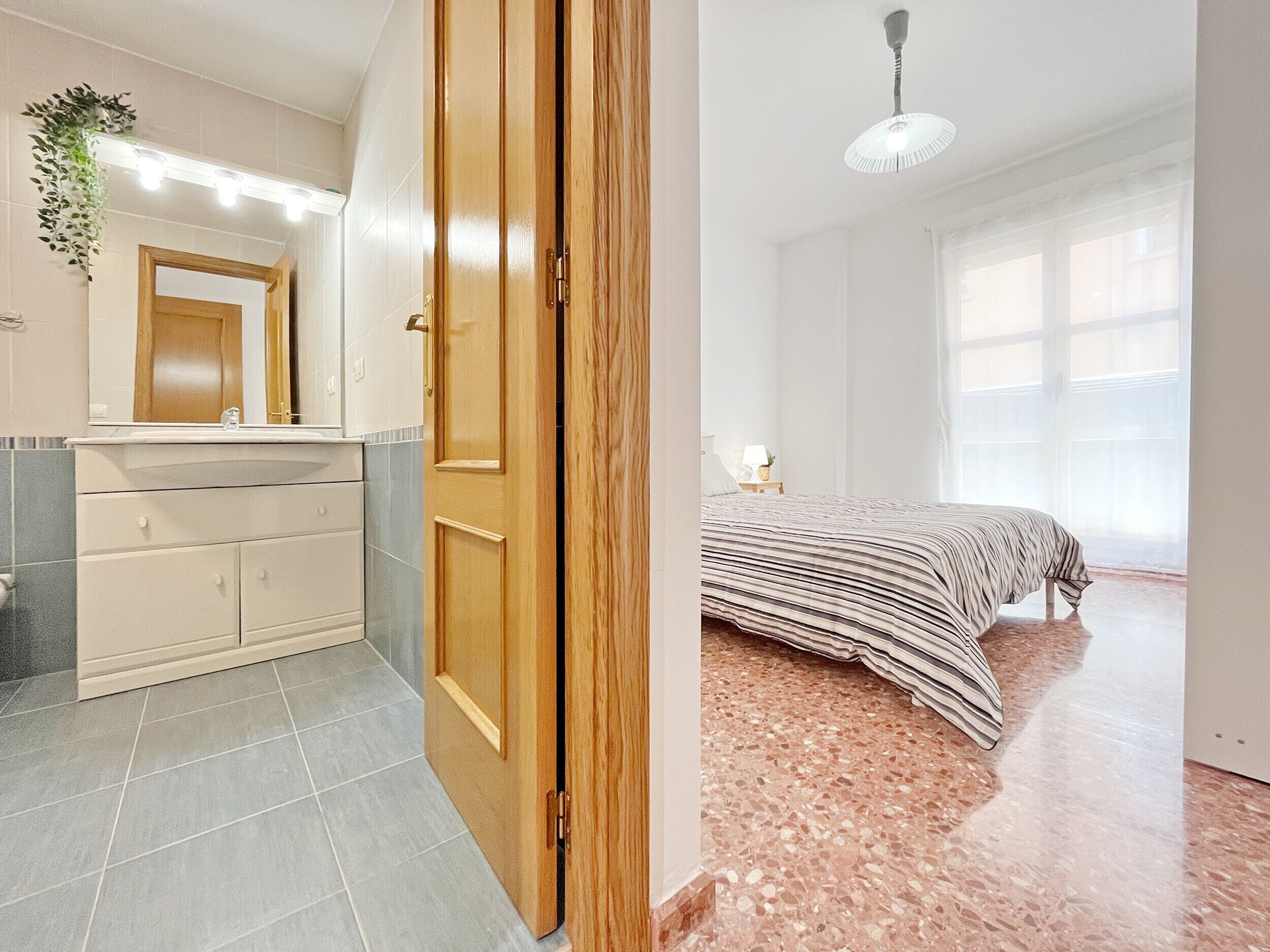 3 slaapkamers, een strijkplank/strijkijzer, beddengoed