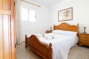 3 bedrooms, iron/ironing board, bed sheets - Global Vacacional: Beachfront apartment, Canet de Berenguer (Canet d´en berenguer)