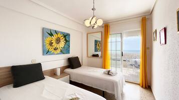 3 slaapkamers, een strijkplank/strijkijzer, beddengoed