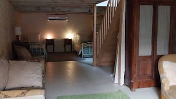 2 habitaciones, escritorio, tabla de planchar con plancha y wifi gratis