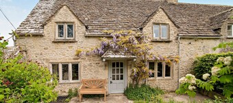 Stylish pet friendly Cotswold holiday cottage - Smuggsbarn Cottage