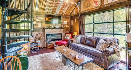 Lake Holbrook Waterfront Vacation Rental w/ Dock!