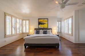 3 Schlafzimmer, Schreibtisch, Bügeleisen/Bügelbrett, Reisekinderbett