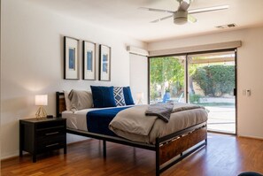 3 Schlafzimmer, Schreibtisch, Bügeleisen/Bügelbrett, Reisekinderbett