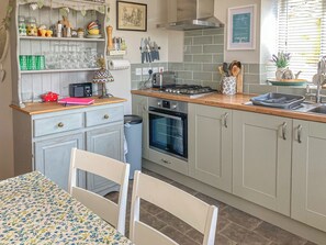 Cookware/dishes/utensils