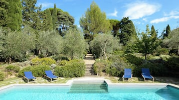 Piscina coperta, piscina all'aperto