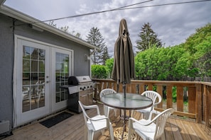 Family House | Terrace/patio - Family House with Httb Playgr BBQ Firept (Calgary)