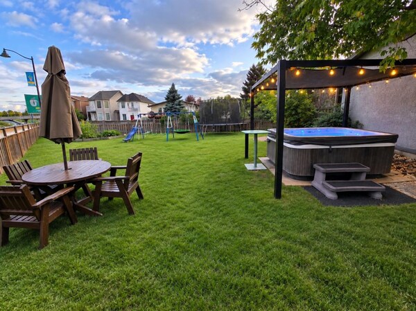 Family House With Httb Playgr Bbq Firept - Alberta